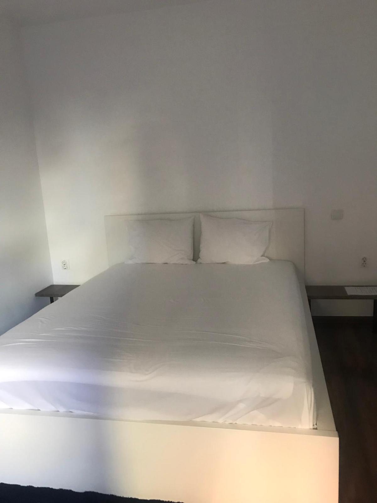 Lilia 3 Self-Check In Apartment With Hot Water Despite Prevention In The Neighborhood, Food And Drink Shop Open Until 10 Pm And Free Parking Area Next Ot 24 Hours Food And Drink Shop And Free Parking Area Sofia Eksteriør bilde