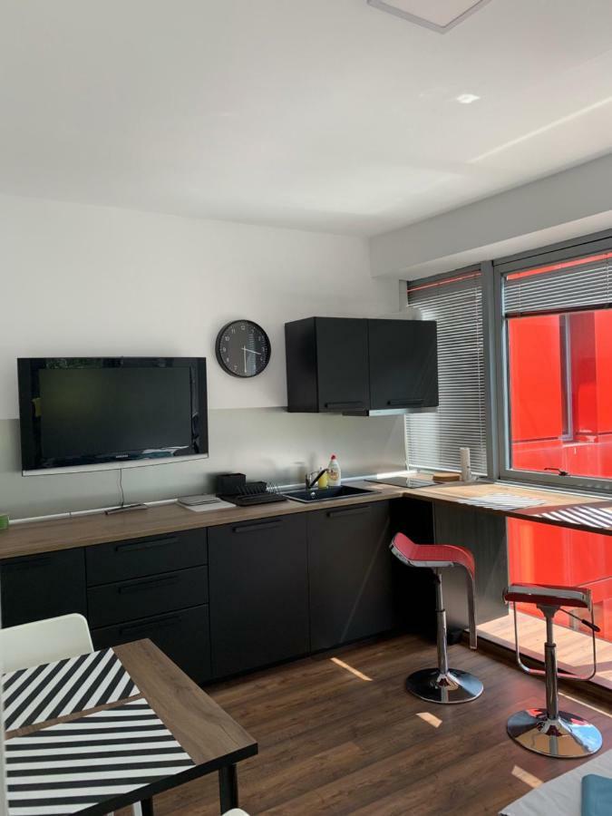 Lilia 3 Self-Check In Apartment With Hot Water Despite Prevention In The Neighborhood, Food And Drink Shop Open Until 10 Pm And Free Parking Area Next Ot 24 Hours Food And Drink Shop And Free Parking Area Sofia Eksteriør bilde