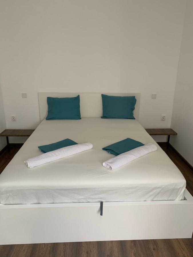 Lilia 3 Self-Check In Apartment With Hot Water Despite Prevention In The Neighborhood, Food And Drink Shop Open Until 10 Pm And Free Parking Area Next Ot 24 Hours Food And Drink Shop And Free Parking Area Sofia Eksteriør bilde