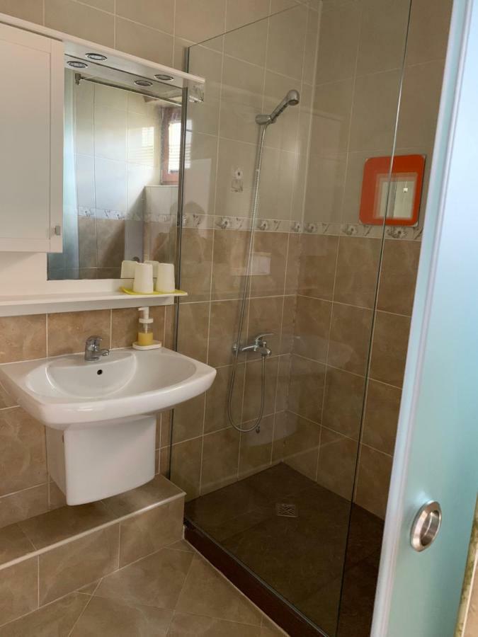 Lilia 3 Self-Check In Apartment With Hot Water Despite Prevention In The Neighborhood, Food And Drink Shop Open Until 10 Pm And Free Parking Area Next Ot 24 Hours Food And Drink Shop And Free Parking Area Sofia Eksteriør bilde